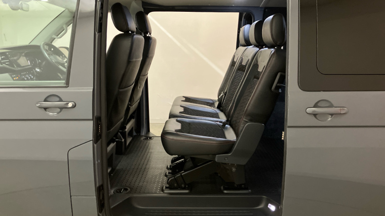 Volkswagen Transporter T32 Swb Diesel Special Edition 2.0 BiTDI 204 Sportline Black Ed Kombi Van DSG